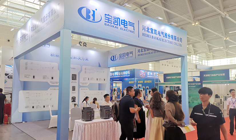 暴击行业天花板！PA旗舰厅电气硬核技术亮相天津清洁能源展，引央视记者及能源产业巨头现场“挖宝”